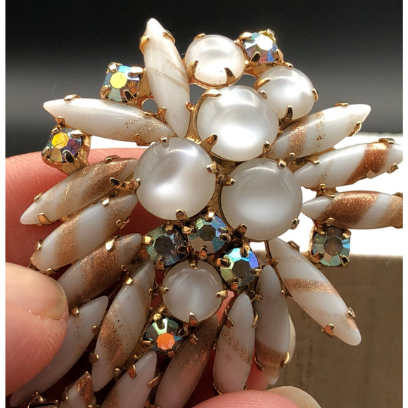 Vintage Brooch Milk Glass Goldstone Givre Navette AB Aurora Borealis Spray Pin - Picture 4 of 10